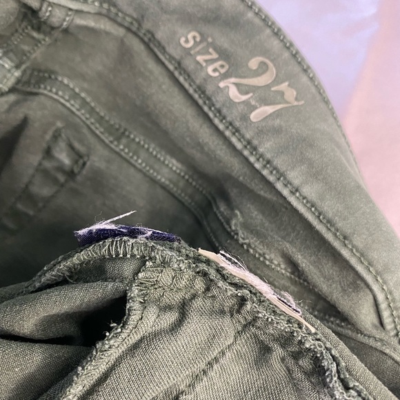J.Crew Toothpick distressed army green pants. Size 27 - Picture 8 of 9